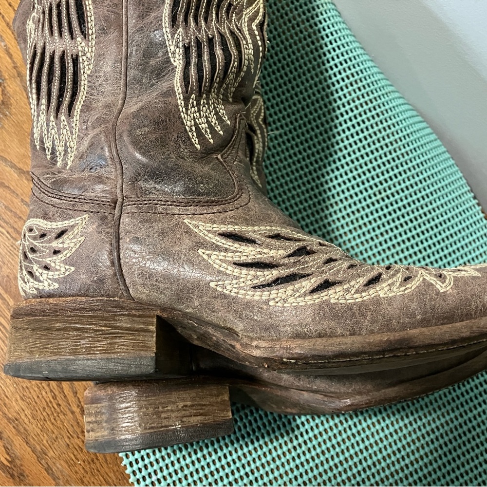 Corral women’s boots! Cross on the front. Beautiful! Great  condition. size 8.5. - Picture 8 of 9